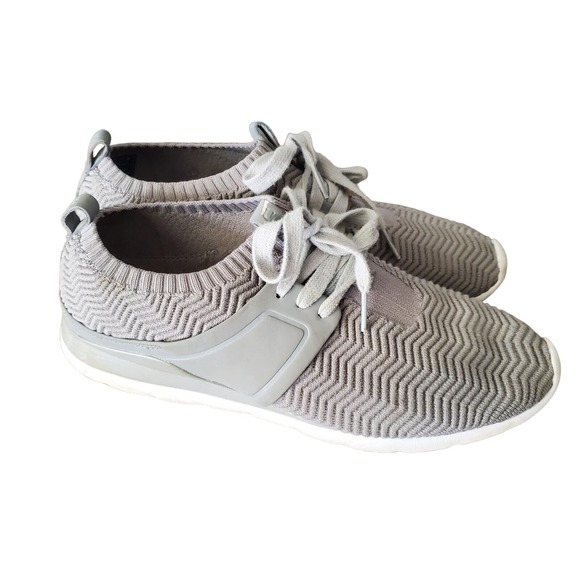 UGG Shoes - UGG Willows Womens Sz 9.5 Gray Knit Sneakers Casual Athletic Shoes Treadlite